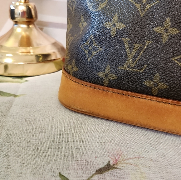 - `ღ´- ♥ -`ღ´ FABULOUS CONDITION `ღ´- ♥ -`ღ´ Authentic Louis Vuitton ALMA - Picture 9 of 17